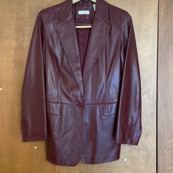 Real Leather blazer size 8P gently used few times( skirt is not included) - Picture 2 of 7